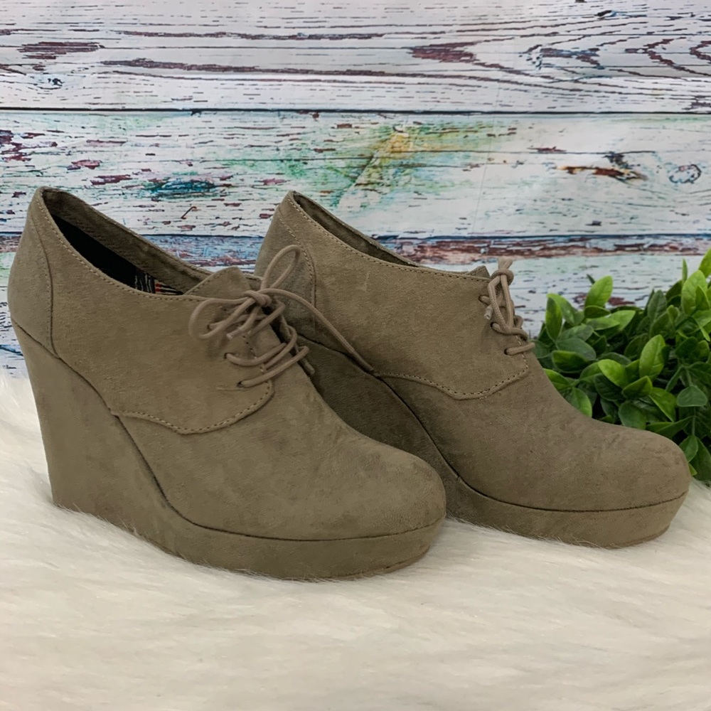 Tan Report Valerie Platform Wedge Shoes Sz 7.5